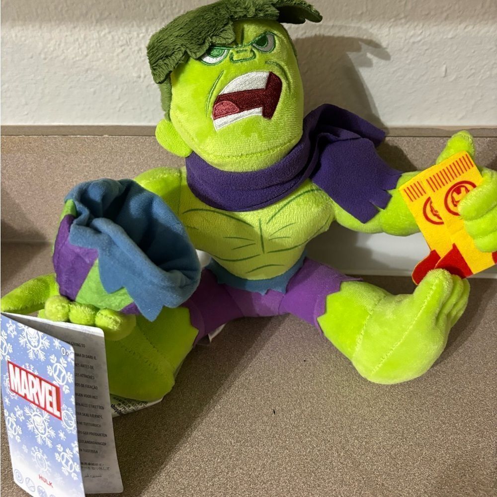 ❤️Marvel Holiday Hulk Plush 